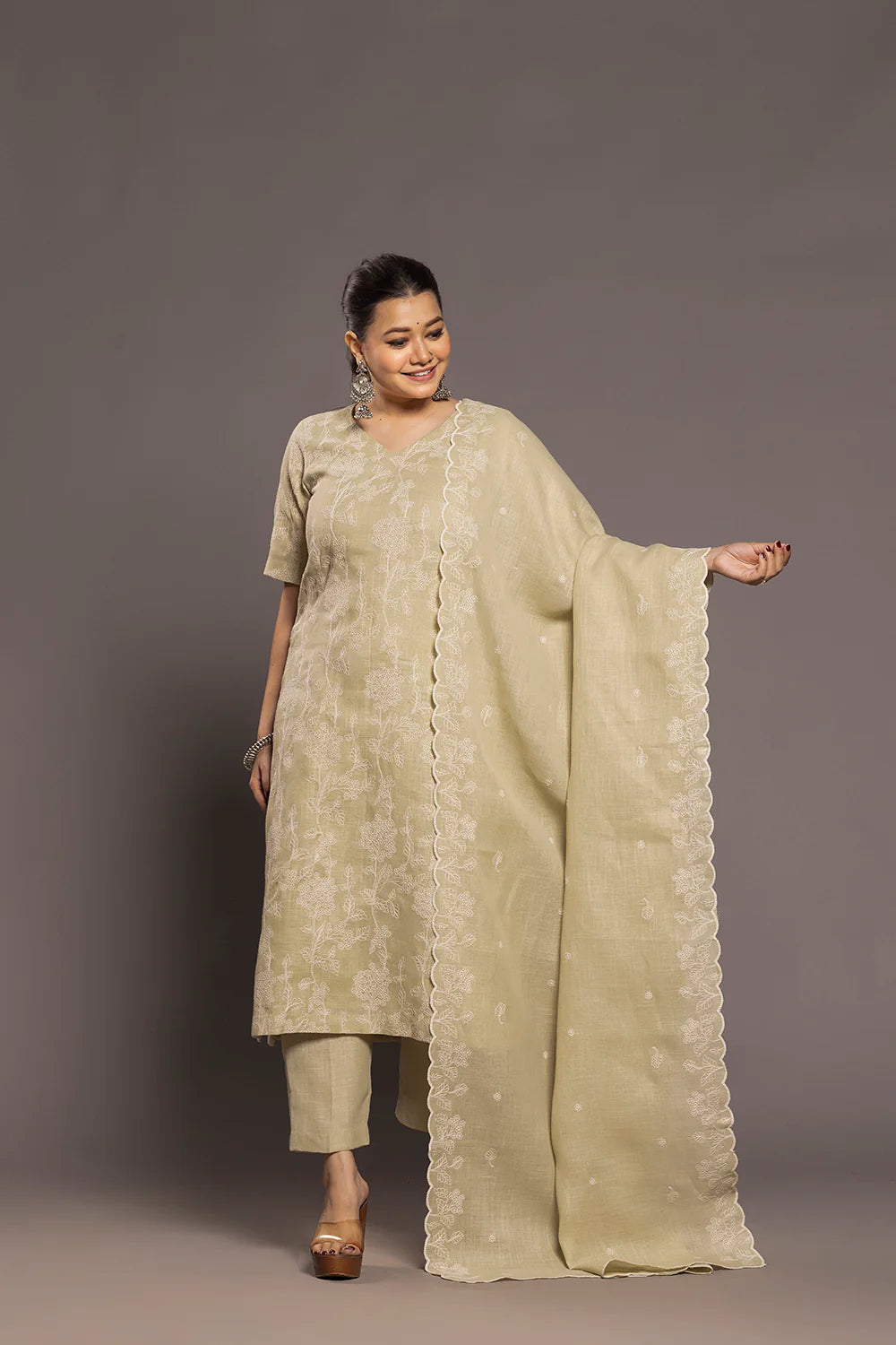 Traditional Green Linen Embroidered Kurta Set with Dupatta for Ethnic Wear