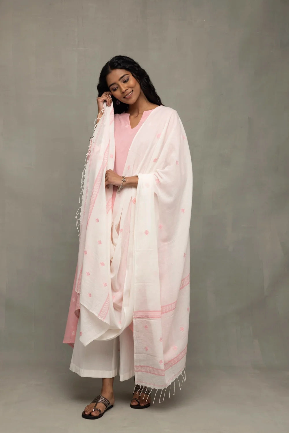 Traditional Petal Pink Handwoven Jamdani Kurta Set with Dupatta for Ethnic Wear