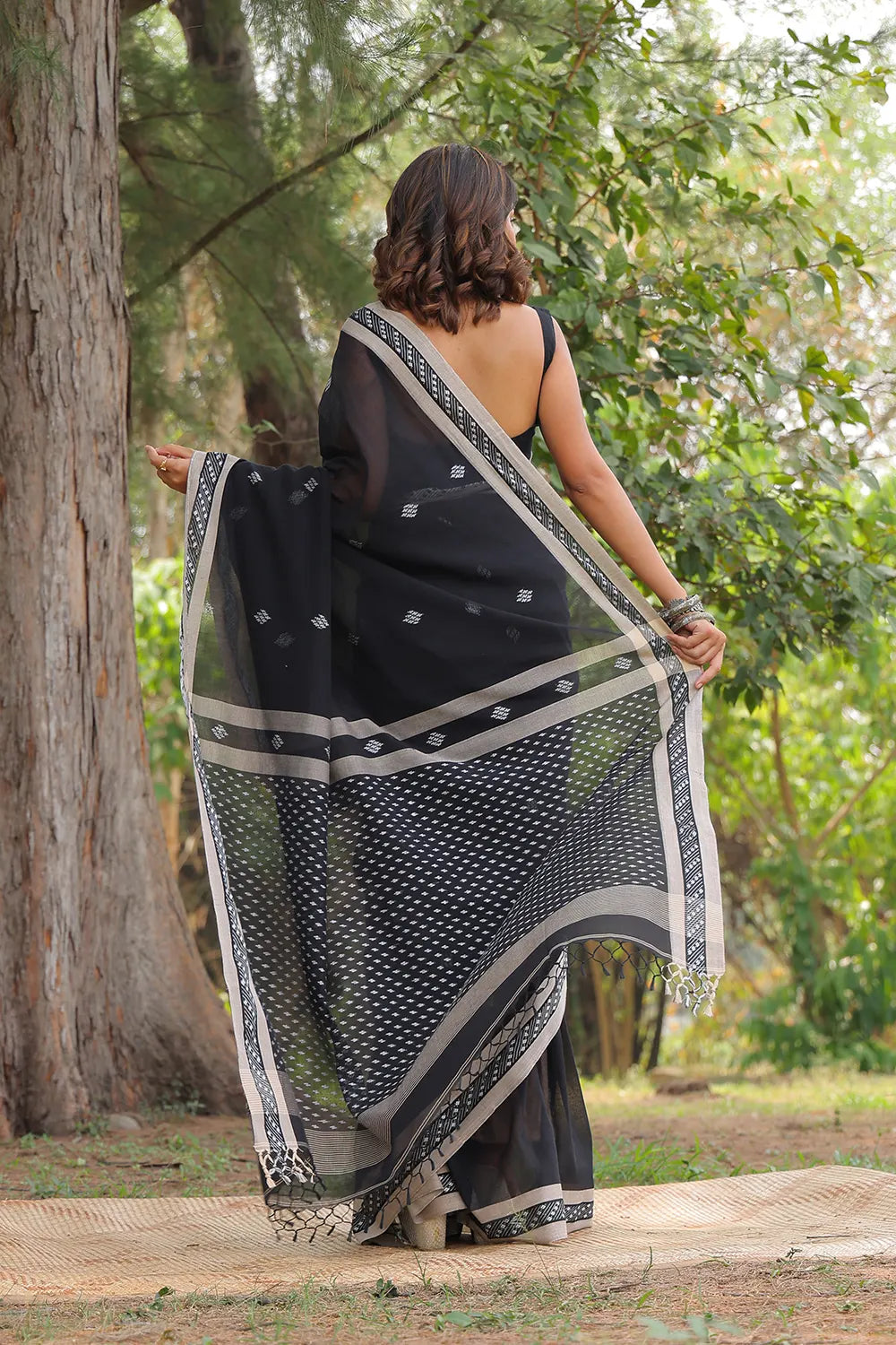 Handloom Black Soft Cotton Saree-Sutra Art of Clothing