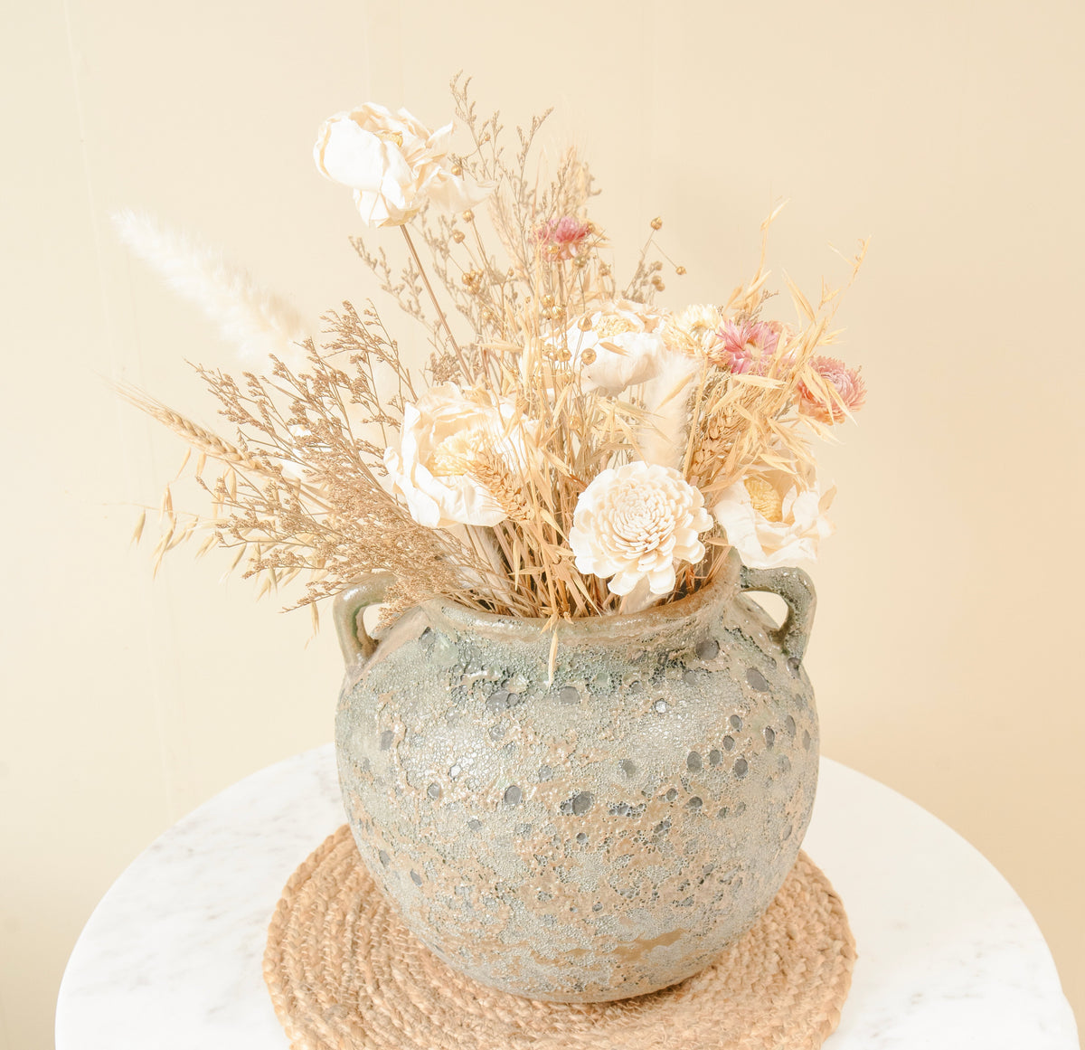 Vintage elegnace with bunch - https://artecasa.in/