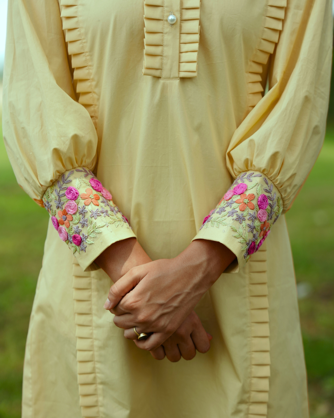 Mrrinali Hand-Embroidered Short Dress – hand-embroidered 100% cotton – RASRA MAI