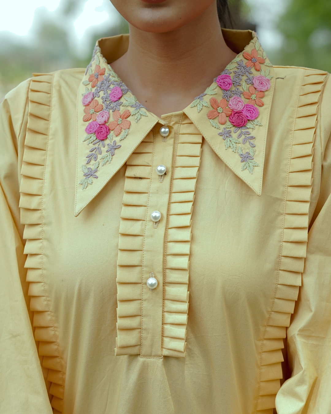 Mrrinali Hand-Embroidered Short Dress – hand-embroidered 100% cotton – RASRA MAI