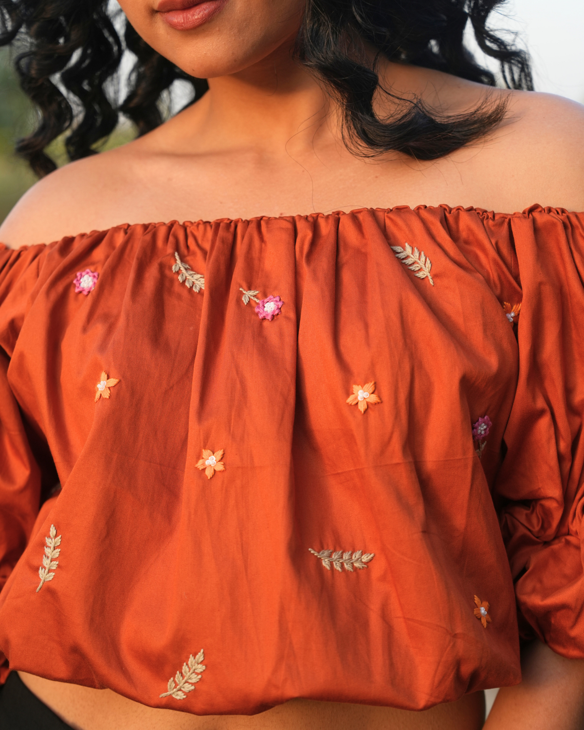 Llainaa Hand-Embroidered Crop Top – hand-embroidered 100% cotton – RASRA MAI