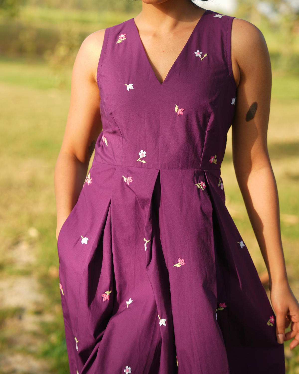 Allaya Hand-Embroidered Short Dress – hand-embroidered 100% cotton – RASRA MAI