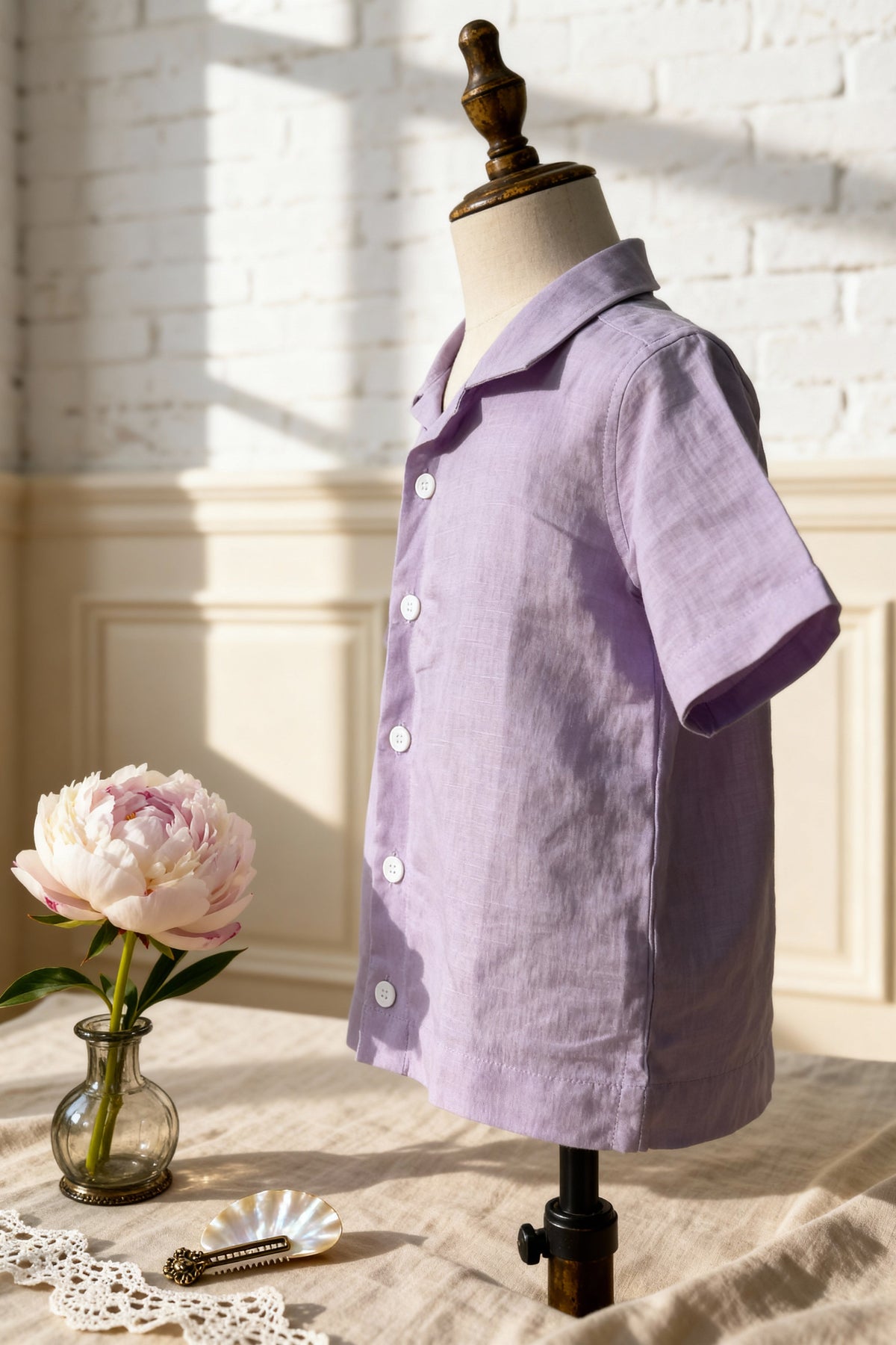 Milan organic cotton-linen boys shirt close-up of GOTS-certified fabric texture in lilac