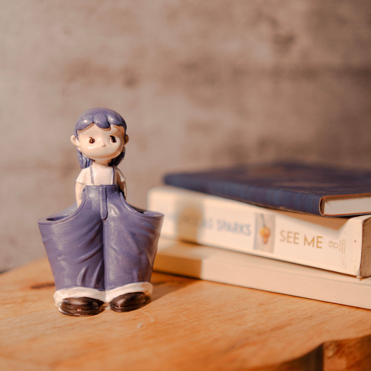 Glam Desk Stand | Stylish Resin Desk Decor for Home & Office - https://artecasa.in/