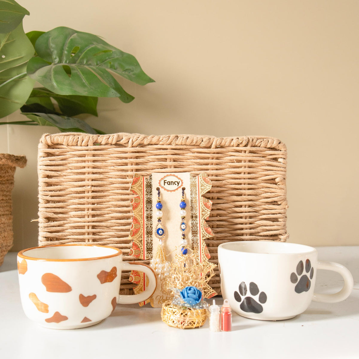 Meow and woof rakhi hamper - https://artecasa.in/