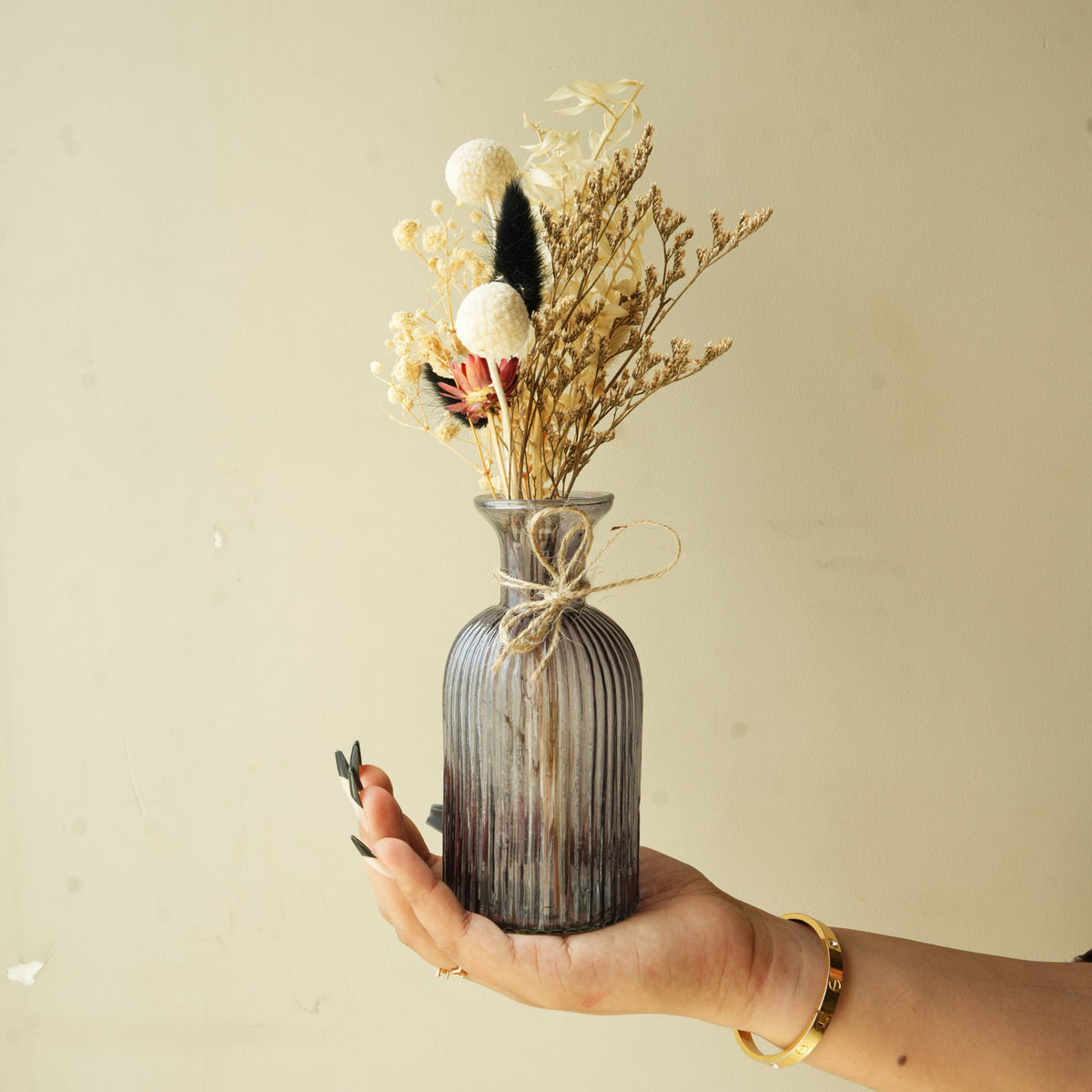 Ocean Crest Black Glass Vase with Dried Flowers | Modern Home Décor - https://artecasa.in/