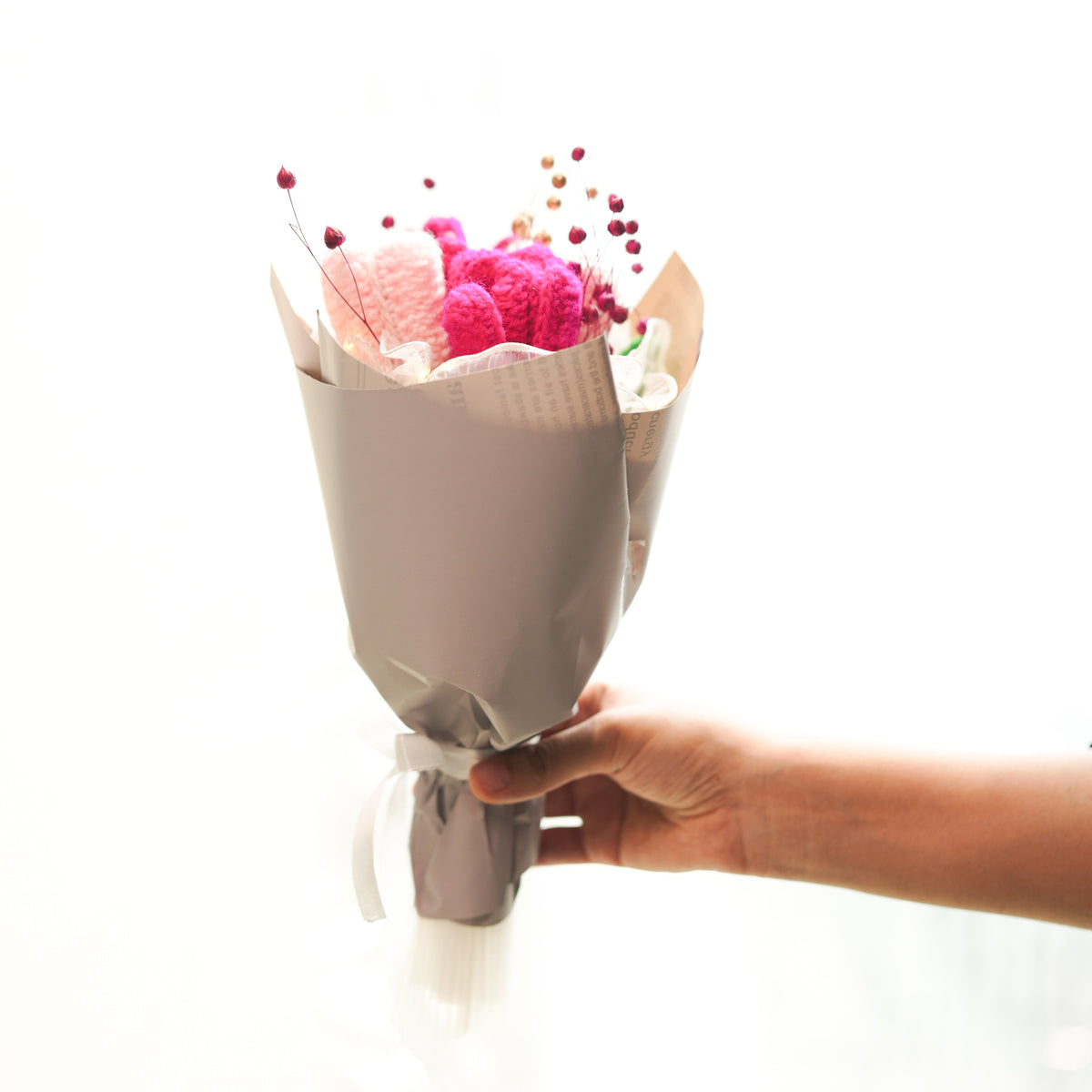 Pretty Pansy Bouquet Rakhi hamper - https://artecasa.in/