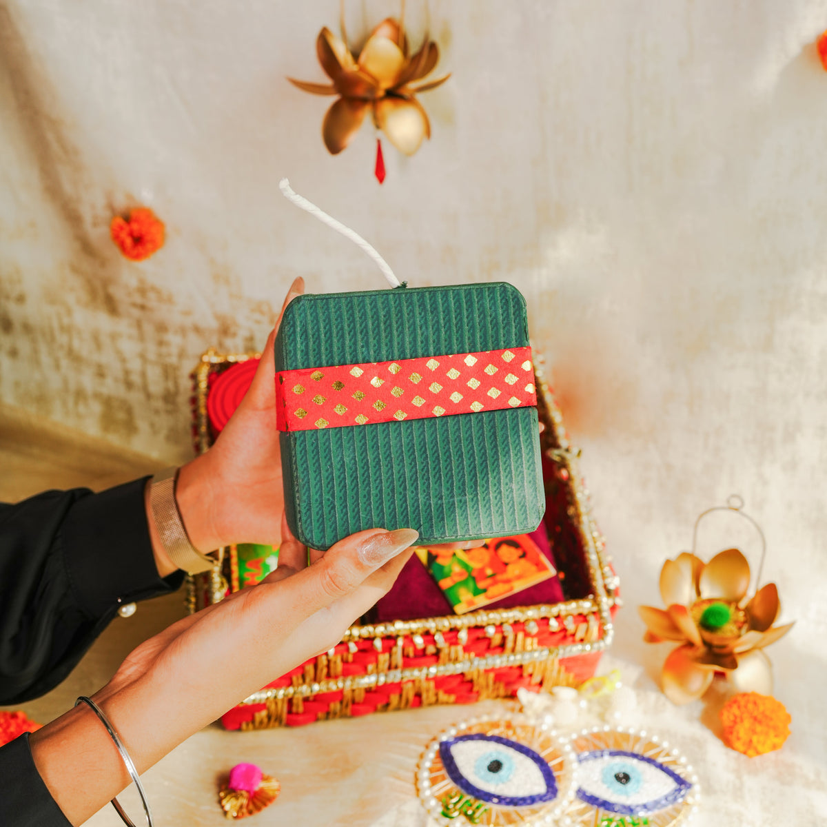 Crimson celebration diwali hamper - https://artecasa.in/