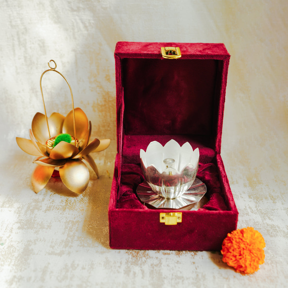 Crimson celebration diwali hamper - https://artecasa.in/
