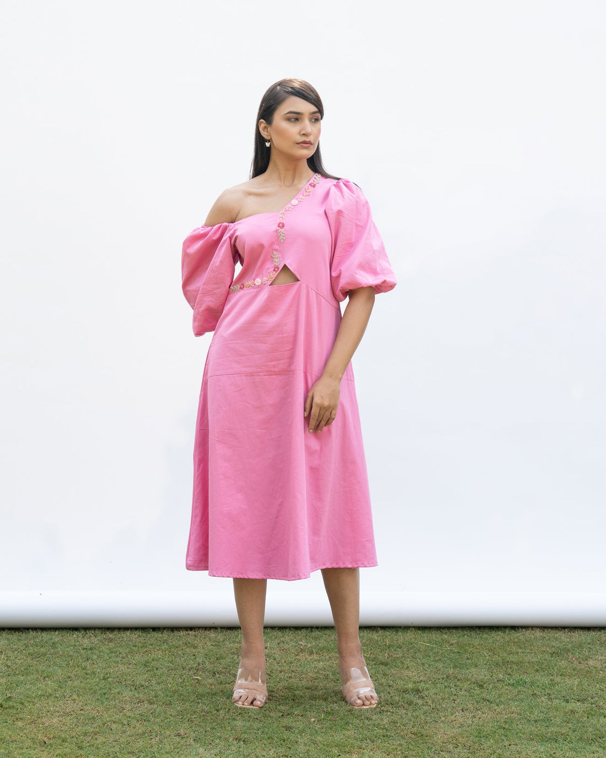 Noha Hand-Embroidered Midi Dress – hand-embroidered 100% cotton – RASRA MAI