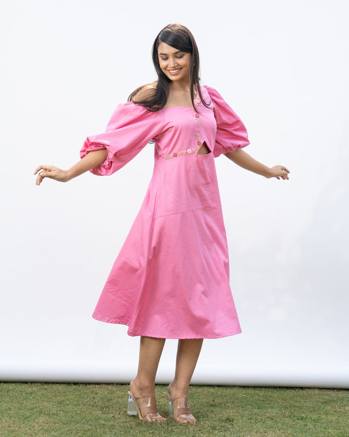 Noha Hand-Embroidered Midi Dress – hand-embroidered 100% cotton – RASRA MAI