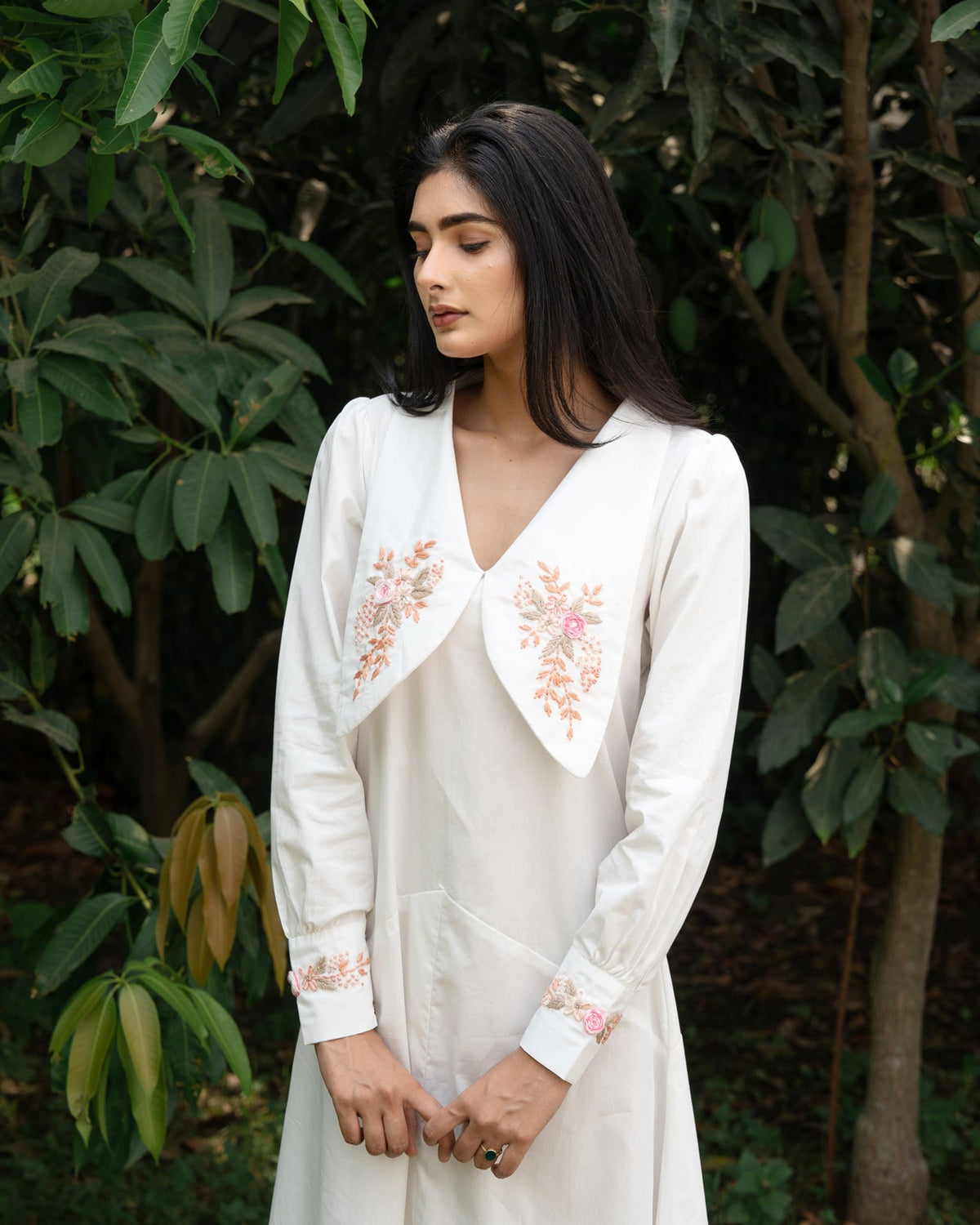 Naiinaa Hand-Embroidered Midi Dress – hand-embroidered 100% cotton – RASRA MAI