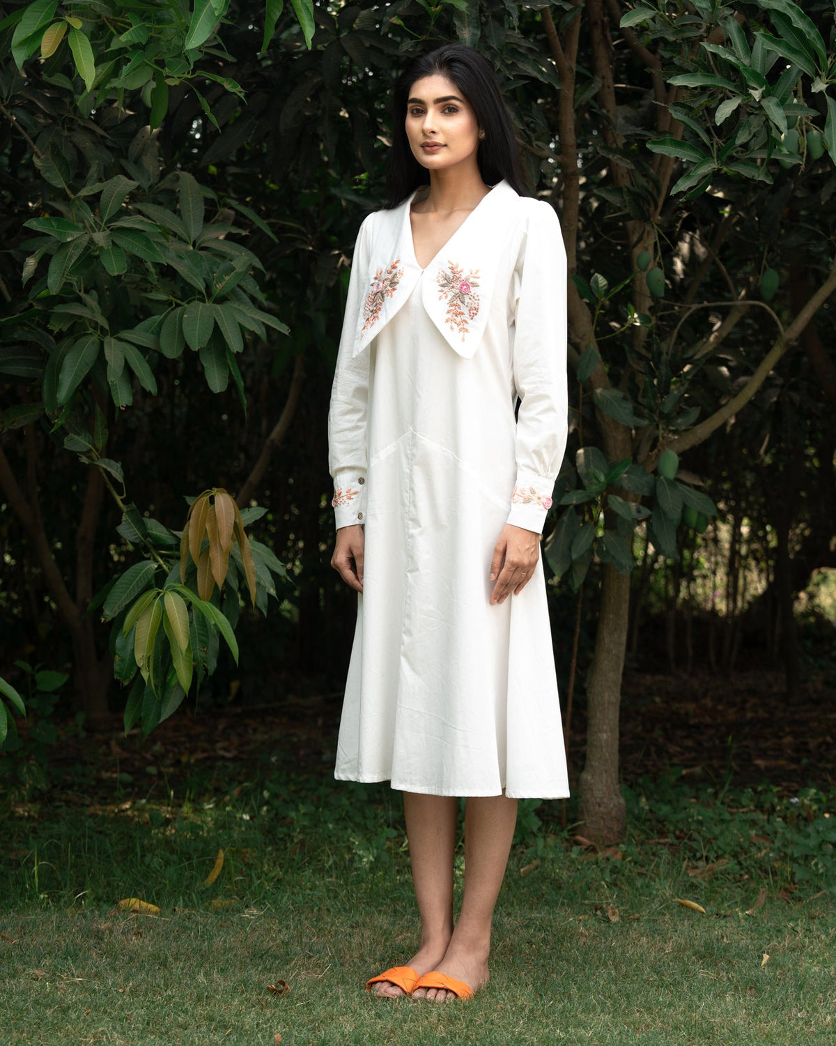 Naiinaa Hand-Embroidered Midi Dress – hand-embroidered 100% cotton – RASRA MAI