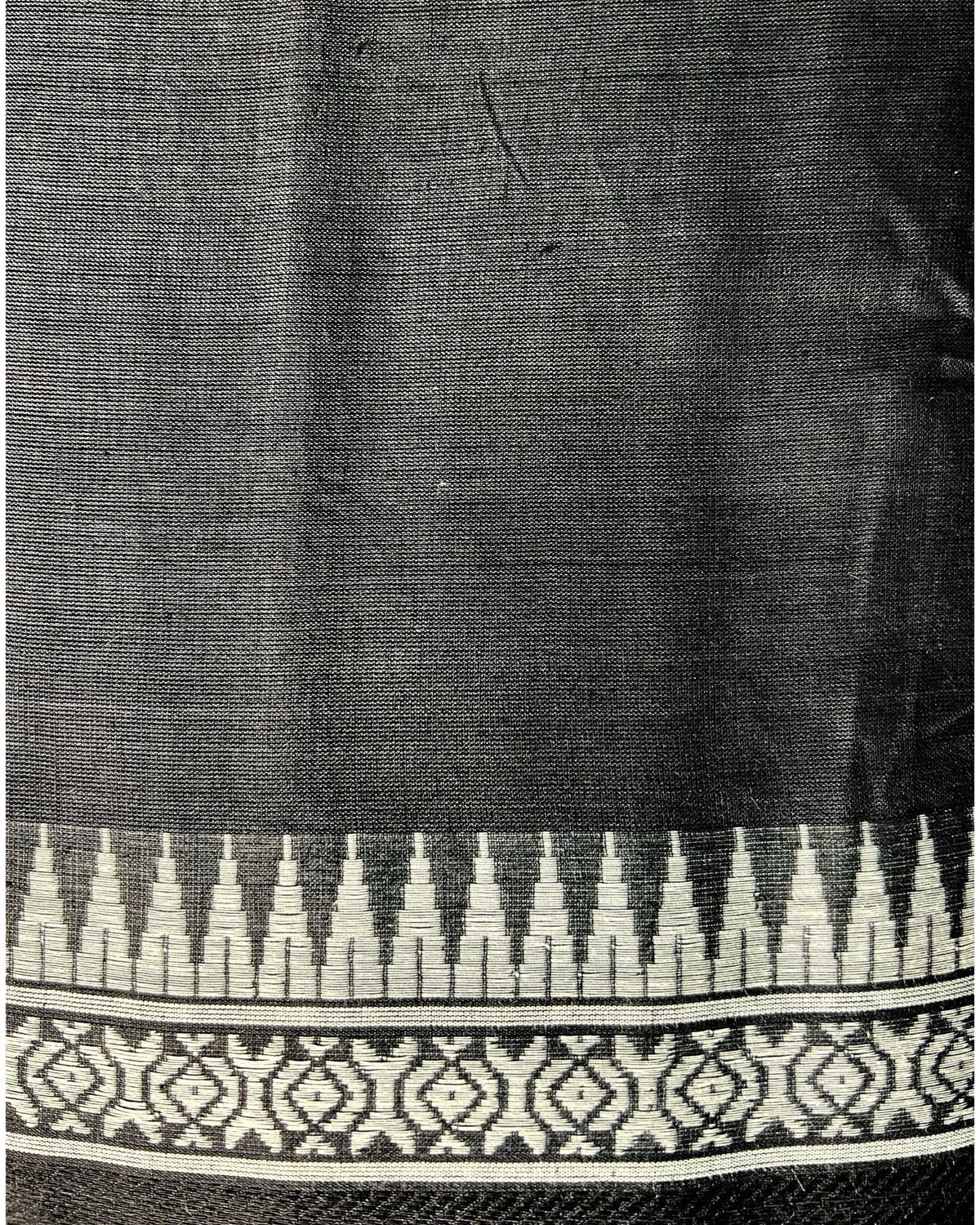 Black and white cotton handloom saree by Shopaame named Black Mystique
