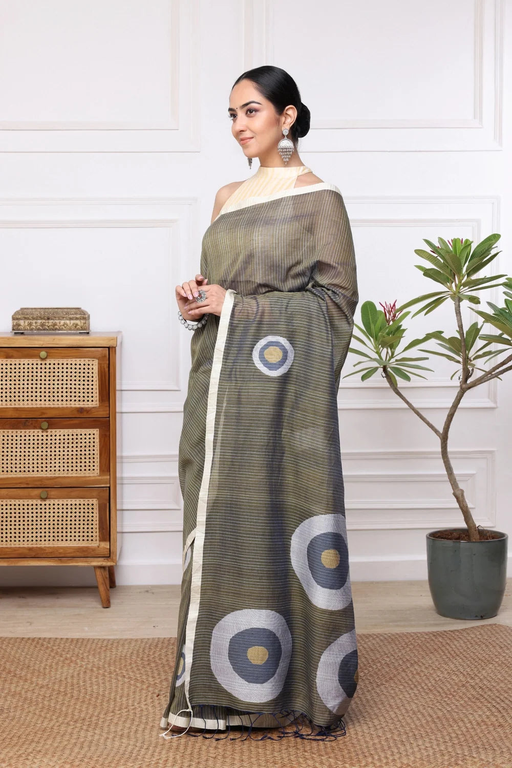 Handloom Olive Green Stripes Mul Cotton Eye Ball Saree-Sutra Art of Clothing
