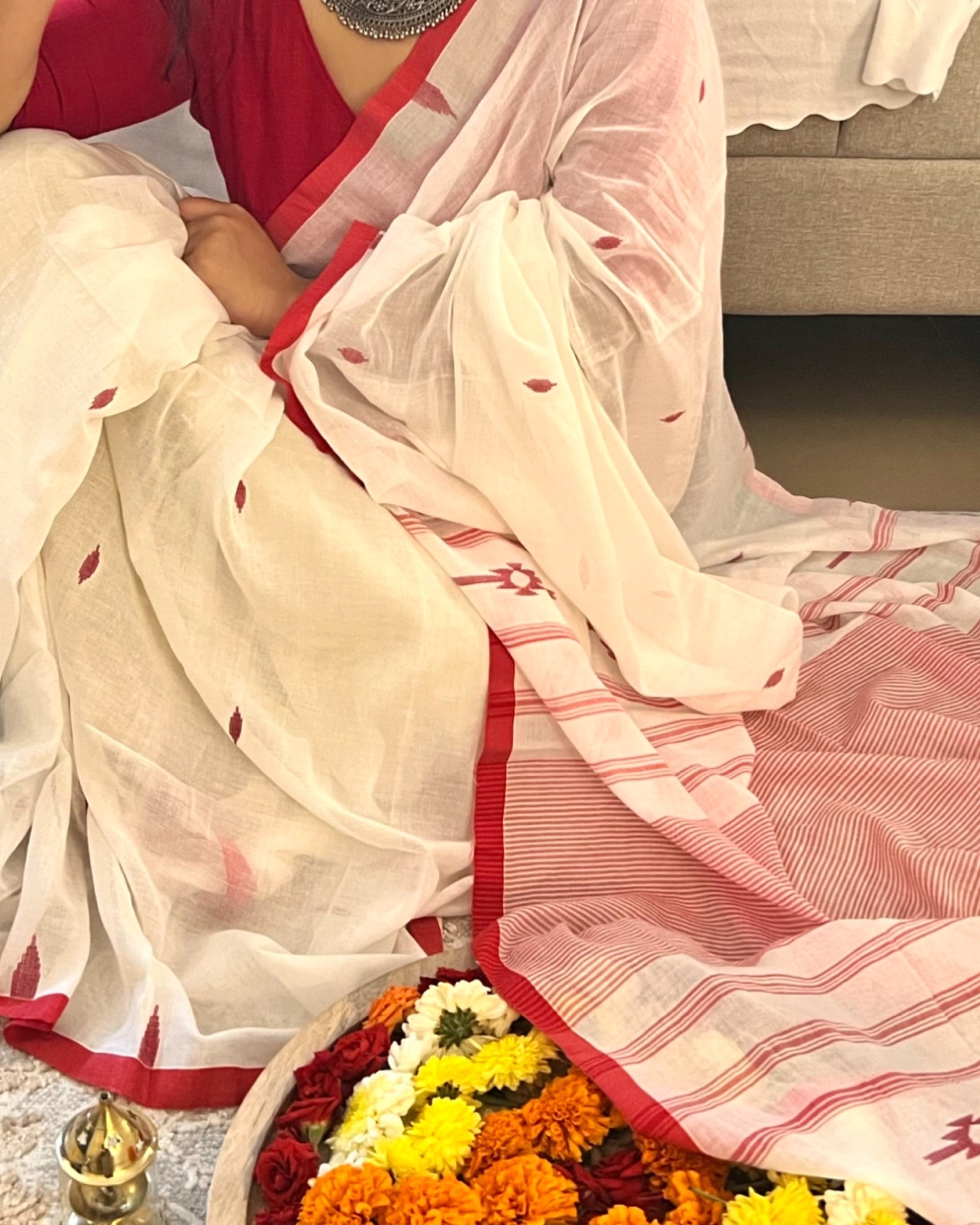 sada lal par saree,lal par sada saree look,lal par saree,lal par sada saree cotton,lal sada saree,sada saree,laal paar saree,sada saree lal par,lal par sada saree price,lal par sada saree handloom,white saree