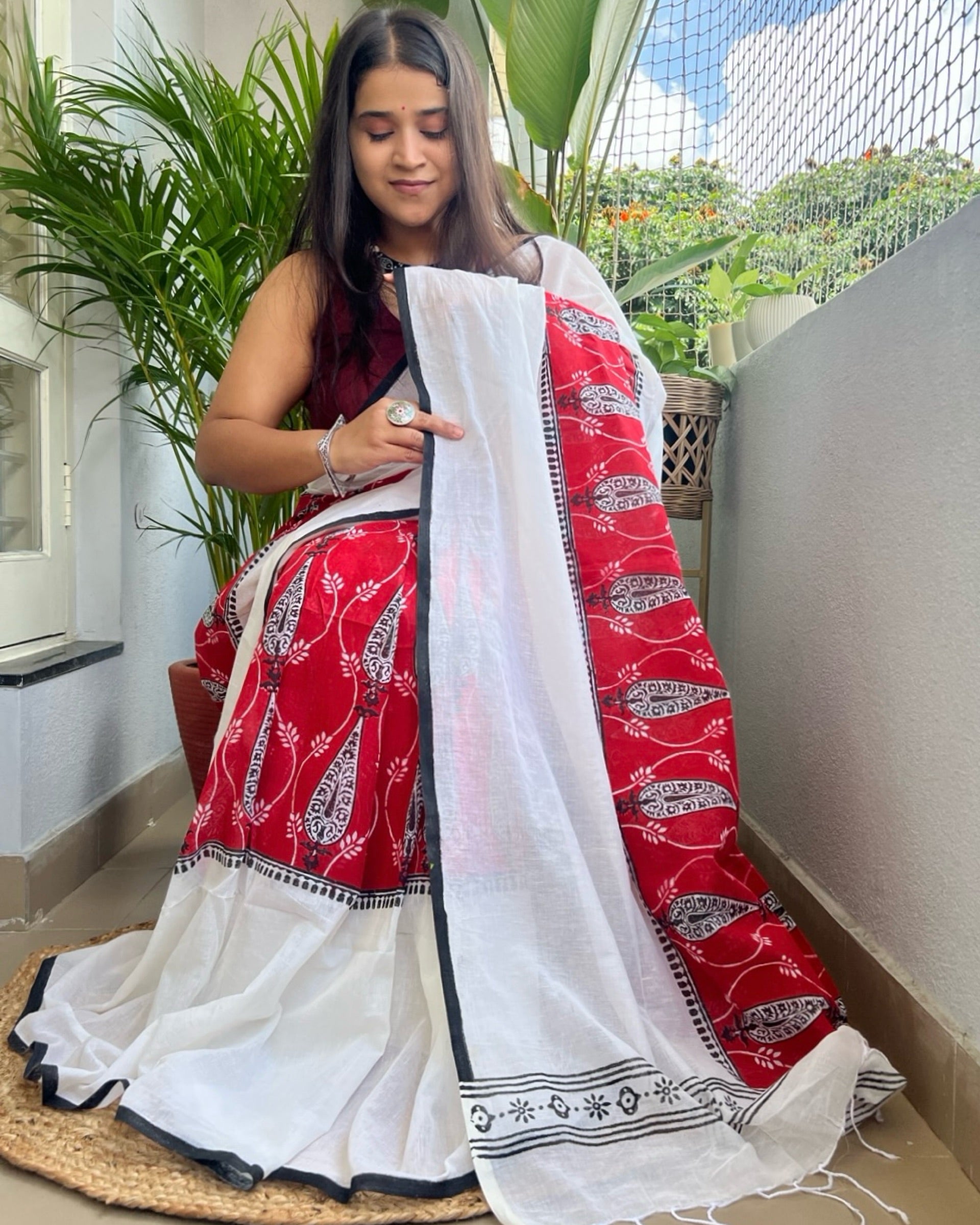 Soft and Comfortable Durga Puja Navaratri Red and White Mulmul block printed Cotton Saree Collection,sada lal par saree,lal par sada saree look,lal par saree,lal par sada saree cotton,lal sada saree,sada saree,laal paar saree,sada saree lal par,lal par sada saree price,lal par sada saree handloom