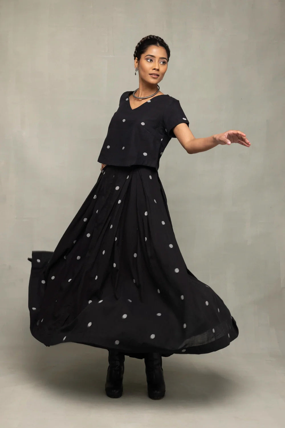Handwoven Black Polka Dot Jamdani Skord for Casual Everyday Wear