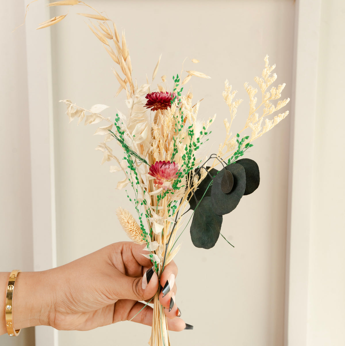 Crystal Bloom Clear Glass Vase with Dried Flowers | Modern Home Décor - https://artecasa.in/