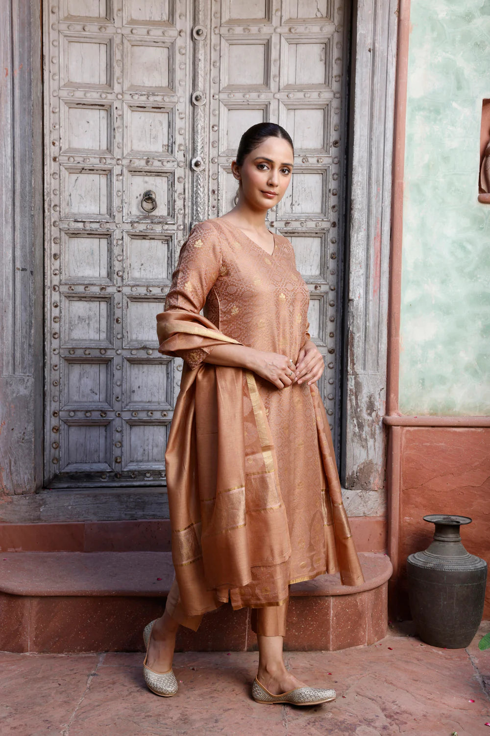 Elegant Gold Banarasi Tanchoi Kurta Set with Dupatta for Wedding Wear