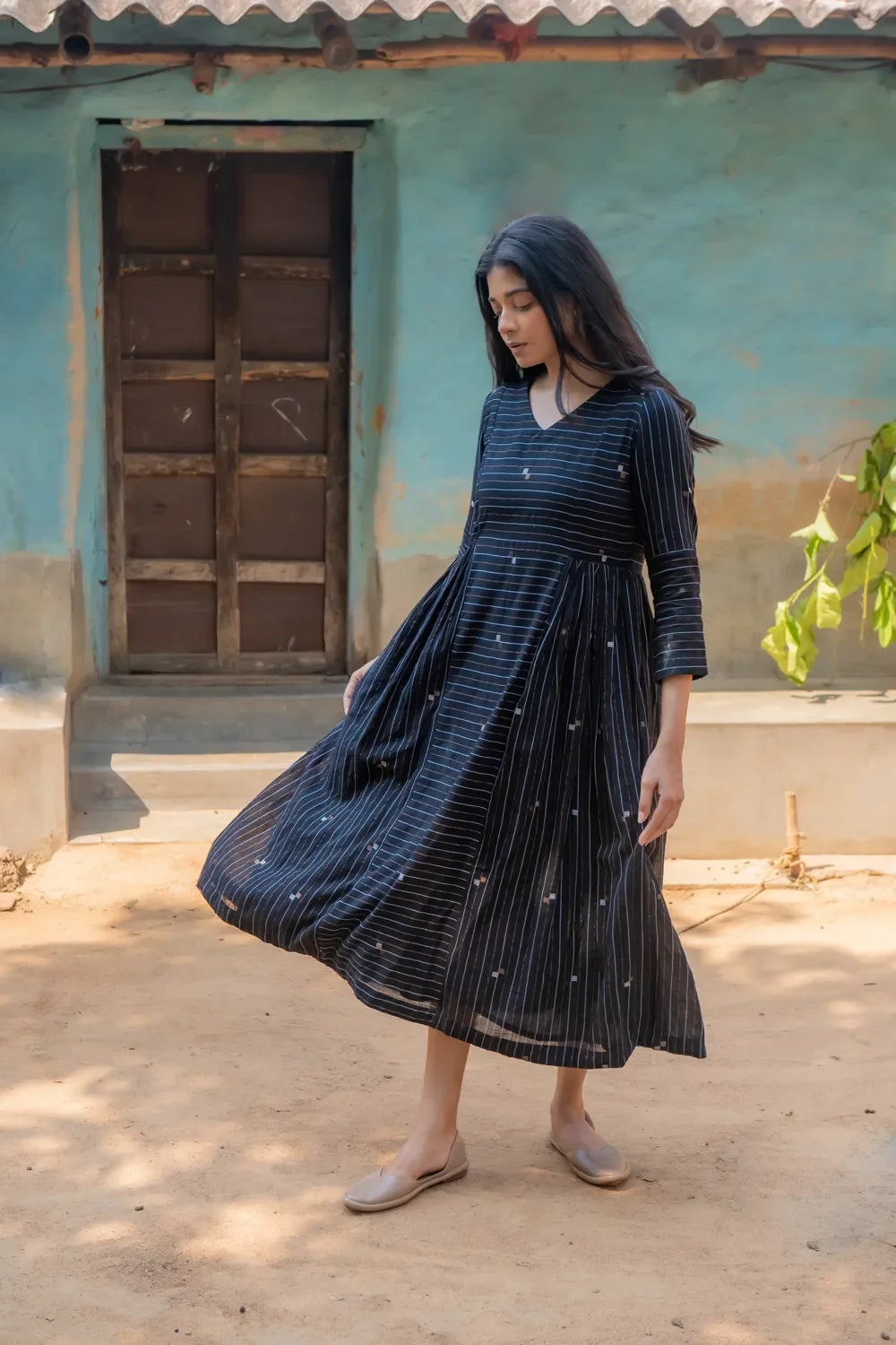 Elegant Shimmer Black Handwoven Jamdani Dress for Festive Wear