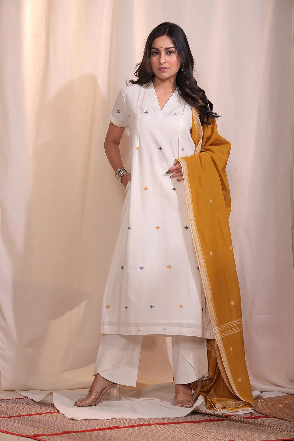 Handloom Off White Pure Cotton Jamdani Birds Kurta Set With Dupatta