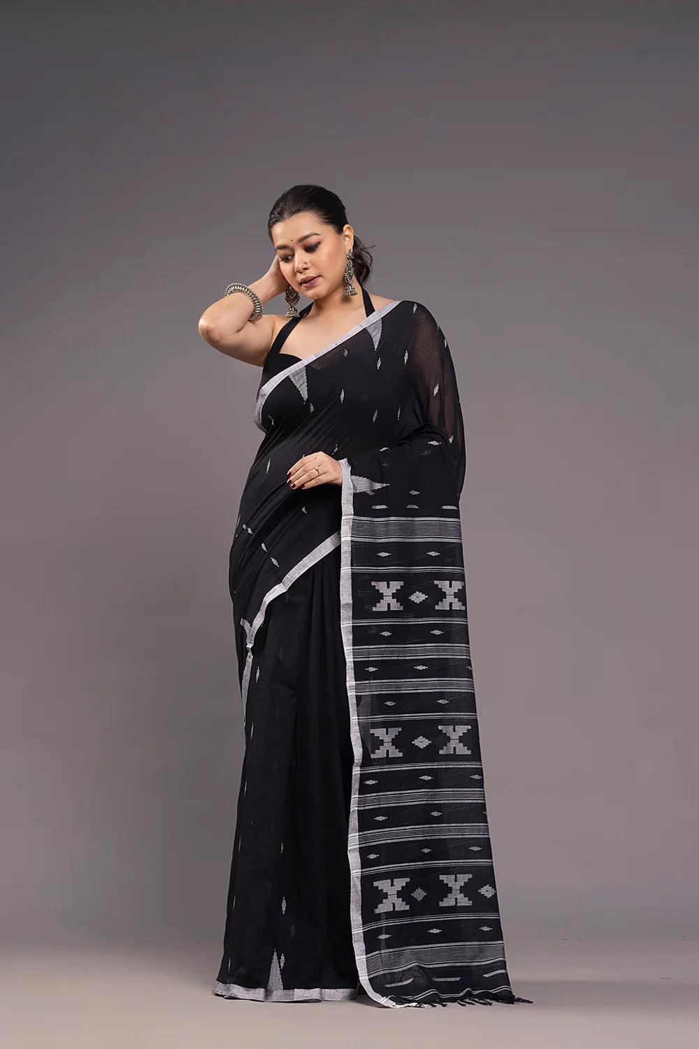 Handwoven Black Cotton Jamdani Saree with Traditional Motifs