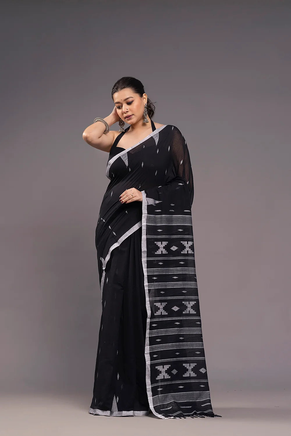 Handwoven Black Cotton Jamdani Saree with Traditional Motifs