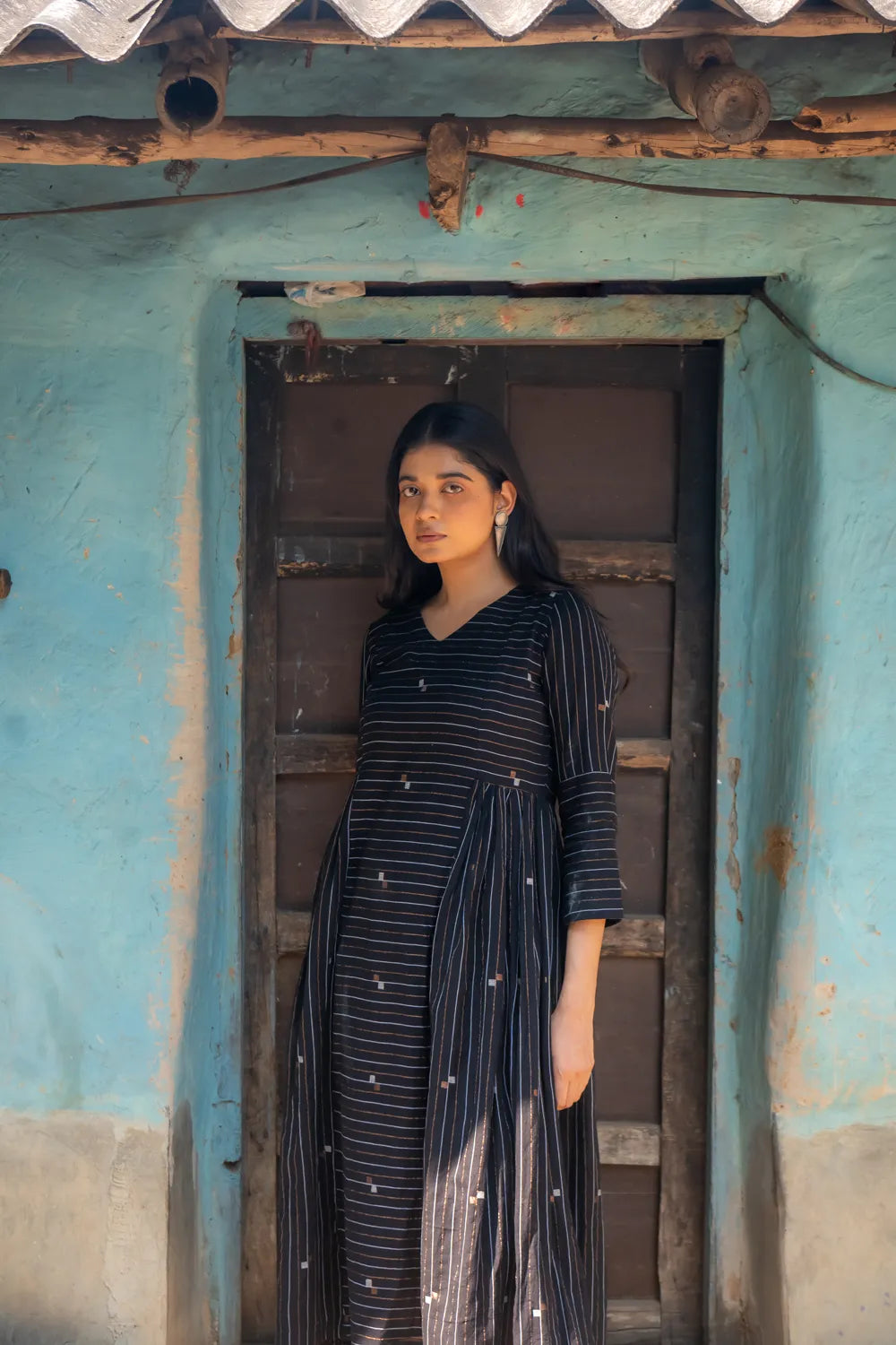 Handwoven Shimmer Black Jamdani Dress with Traditional Motifs