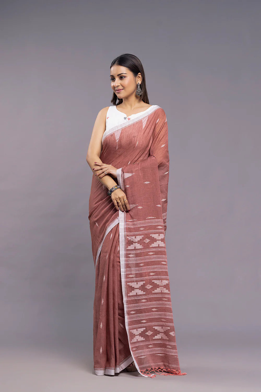 Lightweight Breathable Coral Pink Jamdani Saree for Everyday Wear